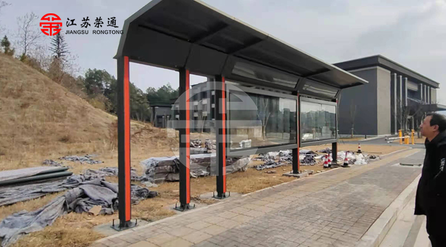 公交站臺制作廠家是否具備研發(fā)團隊