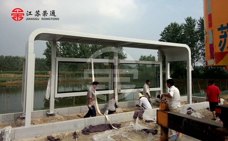 智能公交候車(chē)亭相對(duì)于傳統(tǒng)公交候車(chē)亭的優(yōu)勢(shì)是什么